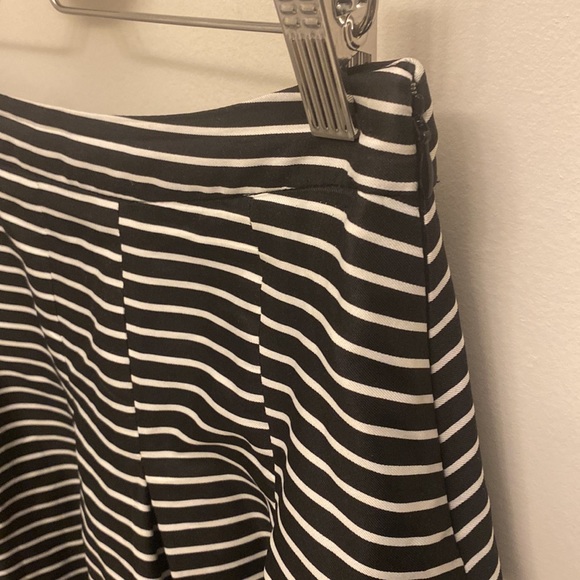The Limited Black & White Stripped Pleated A-Line Skirt - Picture 4 of 6